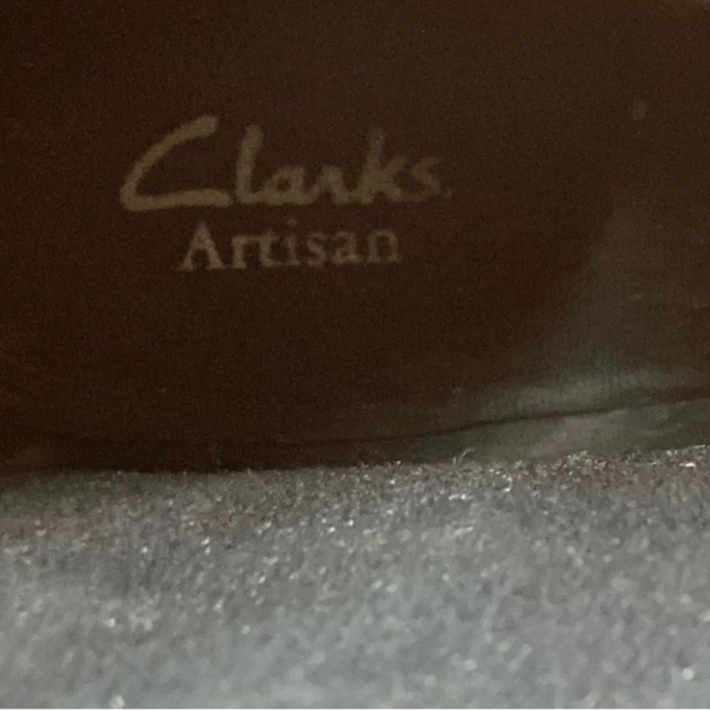 Clarks artisan black